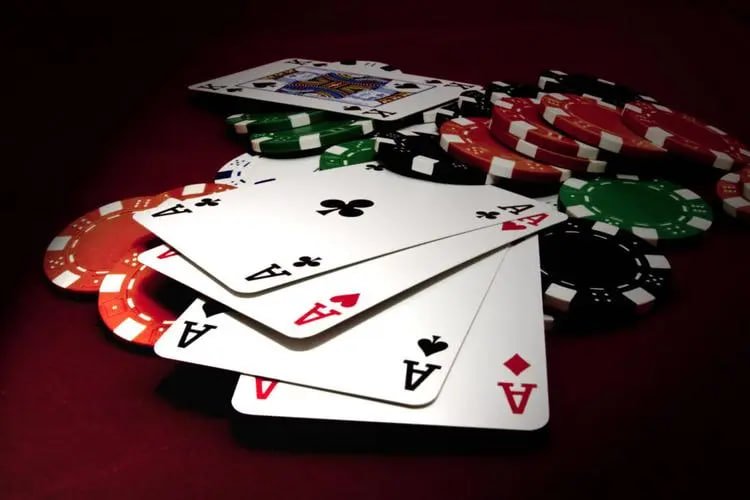 Ratu King live casino dengan dealer cantik siaran langsung